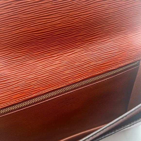 Louis Vuitton Epi Dragonne clutch Kenya brown EUC - Picture 8 of 16
